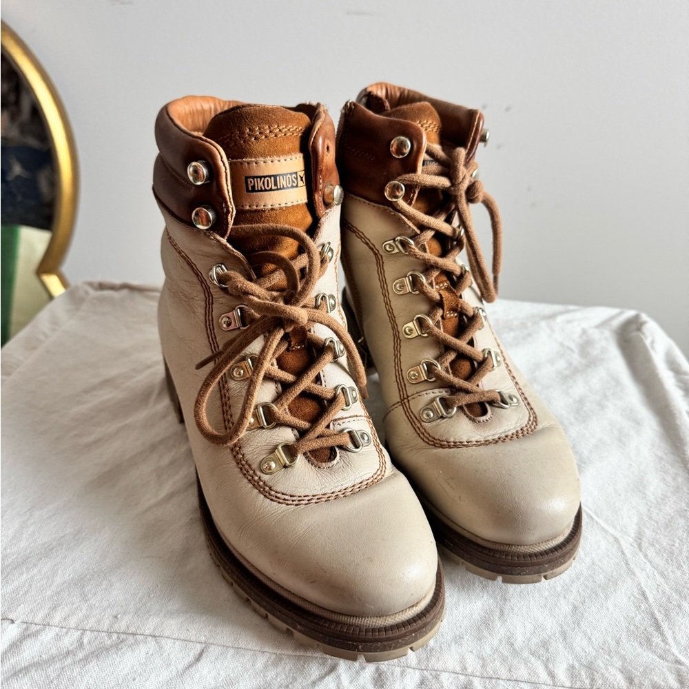 PIKOLINOS Women's Tan and Brown Lace Up Boots